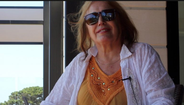Aliki sang with loads of fellow musicians back in the day – Rock History